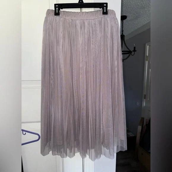 Medium Lavender Tulle Skirt. Midi length - Picture 1 of 2